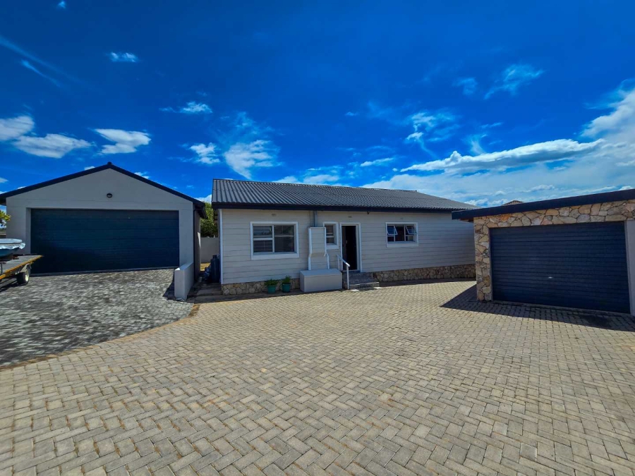 4 Bedroom Property for Sale in Stilbaai Wes Western Cape